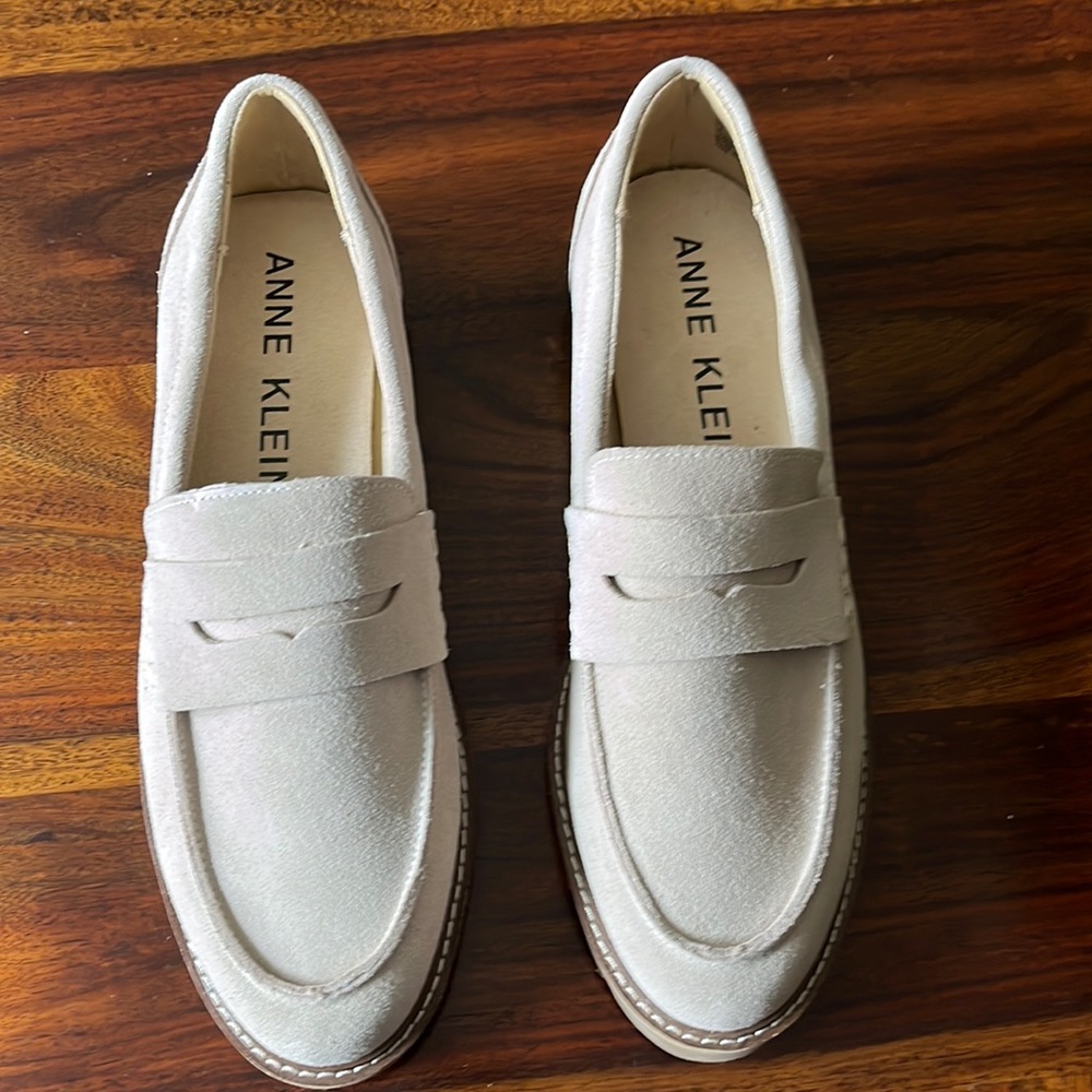 Anne Klein-EmmyLou cream colored women’s size 9.5 loafers.Only worn once indoors